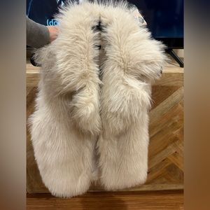 Super soft! New, Never Worn Faux Fur Vest Size L